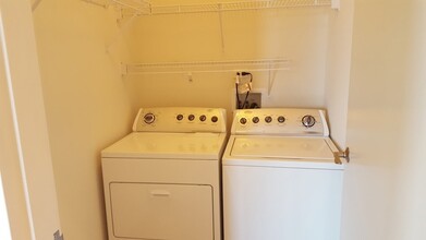 4810 N Lavergne Ave, Unit 401 in Chicago, IL - Building Photo - Building Photo