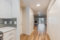 Dawson Village Apartments in Portland, OR - Building Photo - Interior Photo