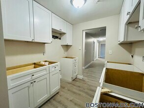 2 Weaver Street in Fall River, MA - Foto de edificio - Building Photo