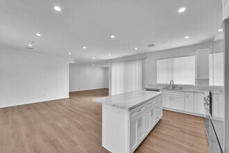 8720 Silver Way in Los Angeles, CA - Building Photo - Building Photo