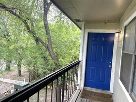 2005 West Loop in Austin, TX - Building Photo