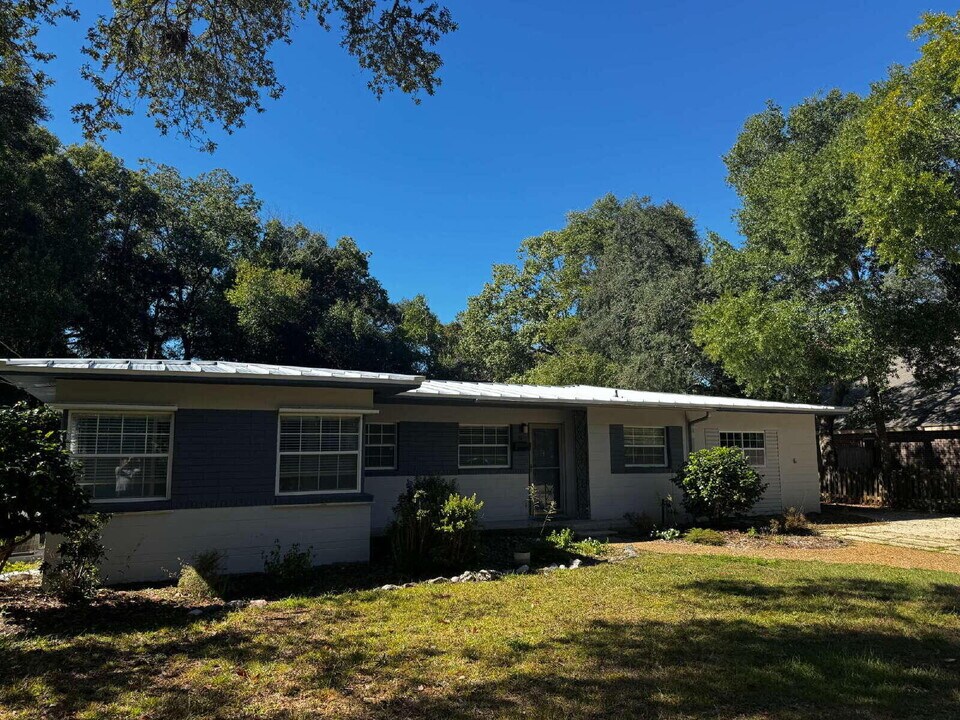 32 Bay Dr SE in Fort Walton Beach, FL - Building Photo