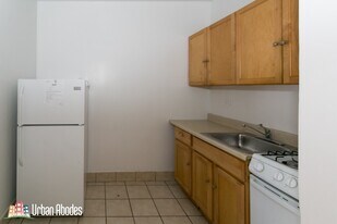 4857 N Damen Ave, Unit M06B in Chicago, IL - Building Photo - Building Photo