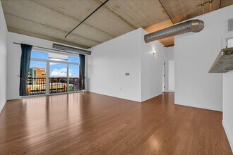 3670 Woodward Ave, Unit 511 in Detroit, MI - Foto de edificio - Building Photo