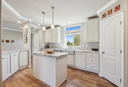 1682 Markham Rd in Hood River, OR - Building Photo - Building Photo