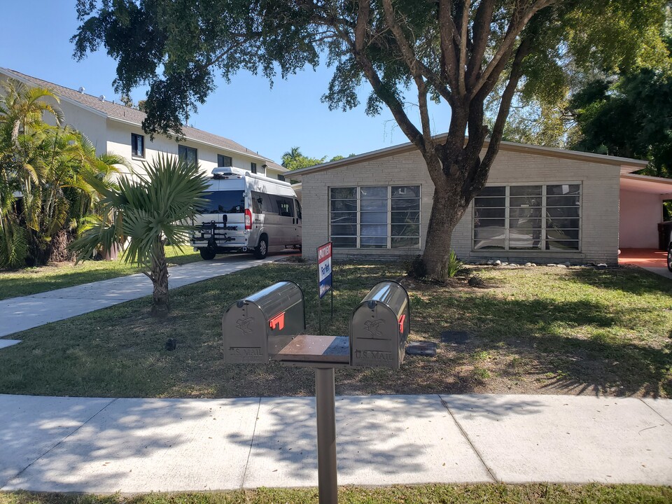 1531 Evans Ave, Unit 1 in Ft. Myers, FL - Building Photo