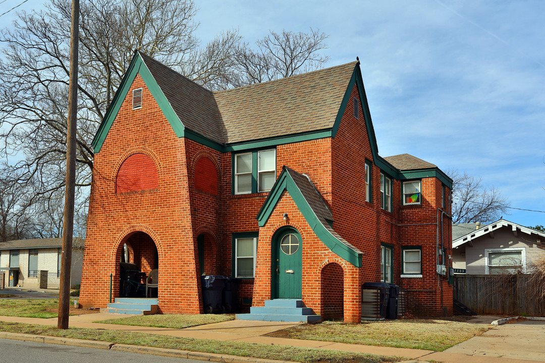 2201-2211 N Shartel Ave in Oklahoma City, OK - Building Photo