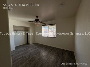 5604 S Acacia Ridge Dr in Tucson, AZ - Building Photo - Building Photo