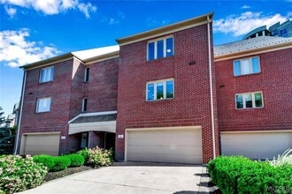 11 Ojibwa Cir in Buffalo, NY - Building Photo - Building Photo