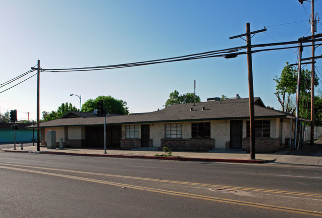 1342 E Belmont Ave in Fresno, CA - Building Photo - Building Photo