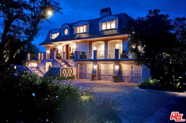 980 Stradella Rd in Los Angeles, CA - Building Photo