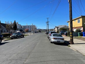 2339 Gaynor Ave in Richmond, CA - Building Photo - Building Photo