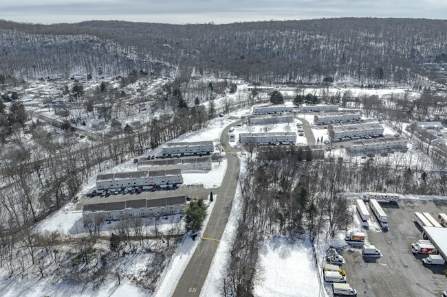 Brook Valley Estates in Naugatuck, CT - Building Photo - Building Photo