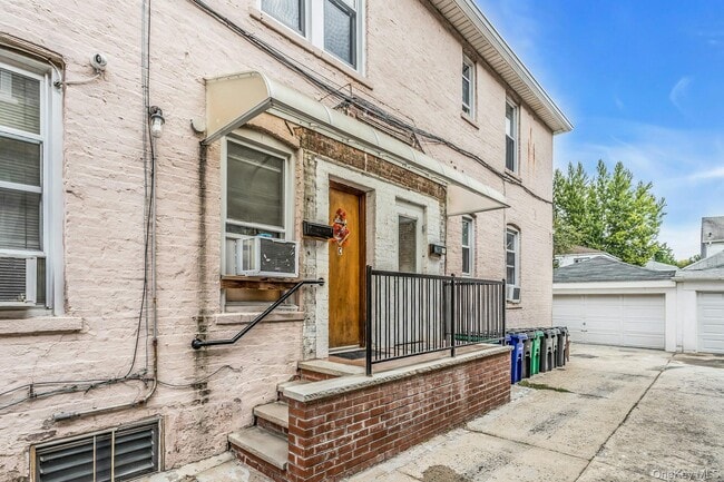40-11 201st St in Queens, NY - Building Photo - Building Photo