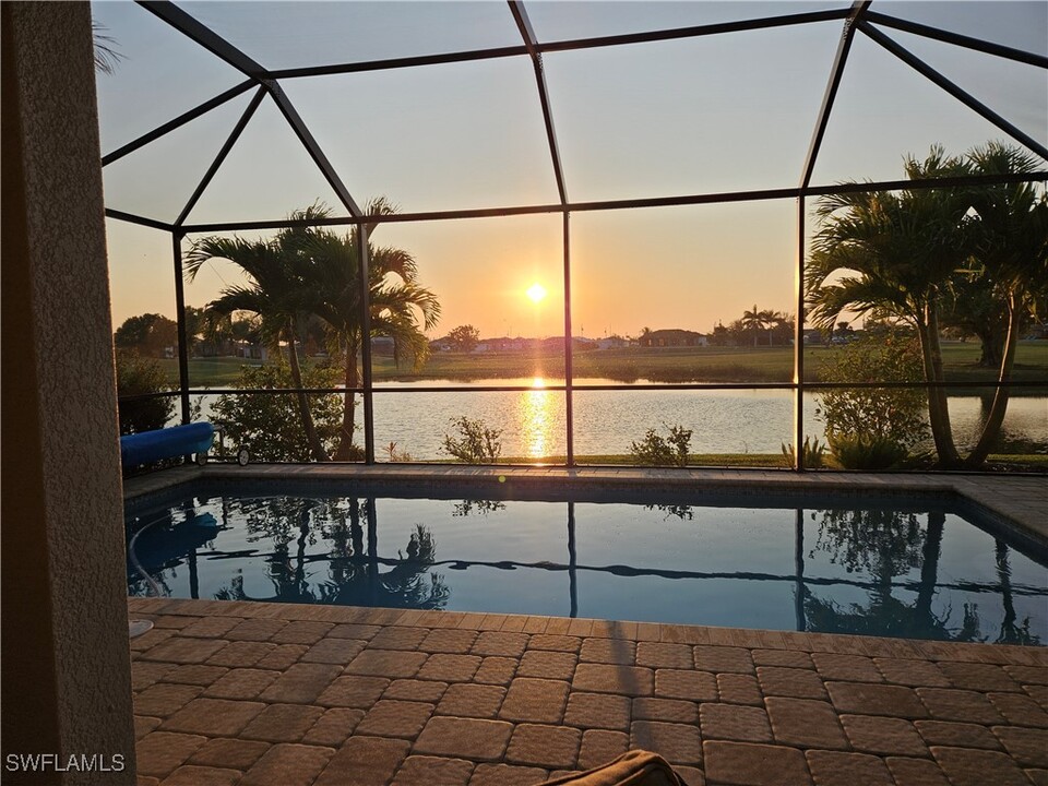 1502 NW 29th Pl in Cape Coral, FL - Foto de edificio