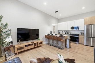 6044 N Winthrop Ave in Chicago, IL - Foto de edificio - Building Photo