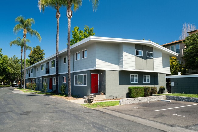 Parkway Apartments in Fremont, CA - Building Photo - Building Photo