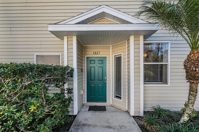 1827 Hammocks Ave in Lutz, FL - Building Photo - Building Photo