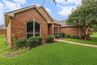 1612 Twin Oaks Dr in Cleburne, TX - Building Photo - Building Photo