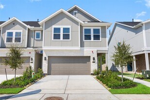 8119 Danson Ln in Pearland, TX - Building Photo