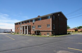Prince's Edgemont Apartment Blg 1 in Lansing, MI - Building Photo
