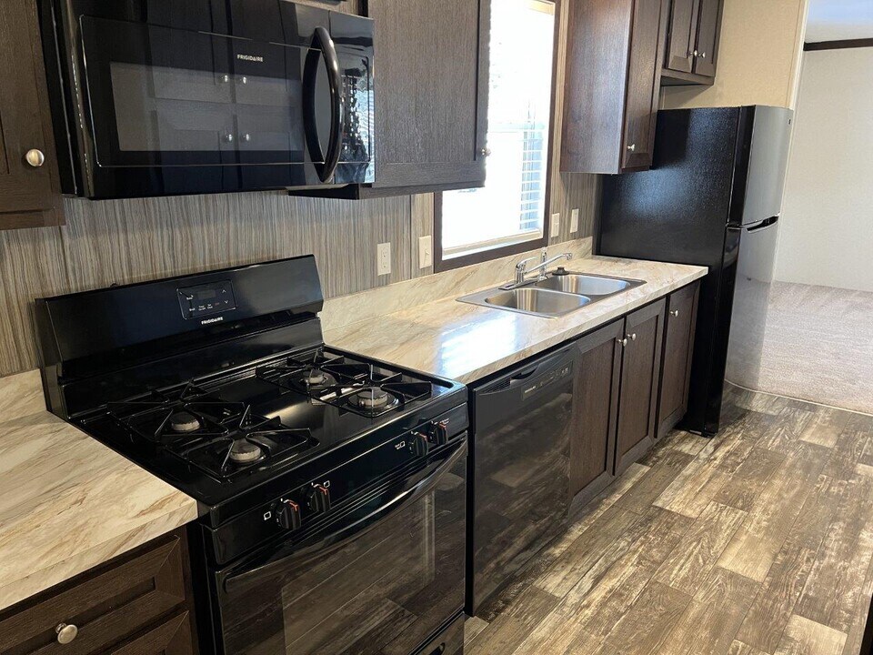 259 Birch Ct in Belleville, MI - Building Photo