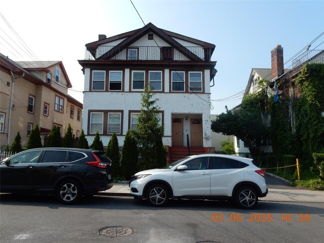 property at 11 Beekman Ave