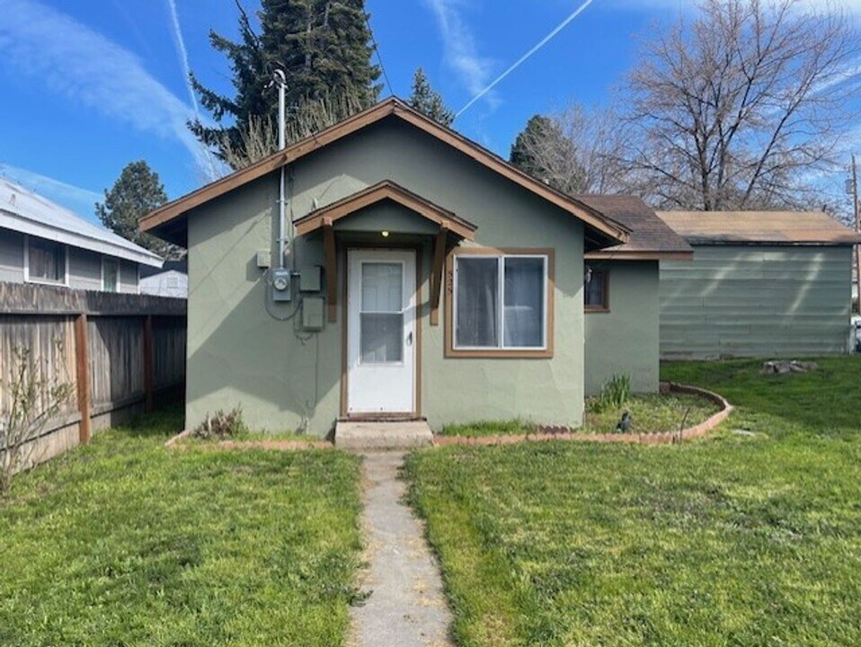 525 Prescott St in Klamath Falls, OR - Building Photo