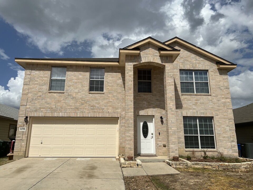 16906 Mandolino Ln in San Antonio, TX - Building Photo