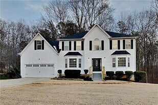 7045 Treeline Dr in Cumming, GA - Building Photo