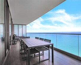 18975 Collins Ave, Unit 4303 in Sunny Isles Beach, FL - Building Photo - Building Photo