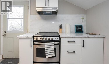 38 Inchbury St in Hamilton, ON - Building Photo - Building Photo