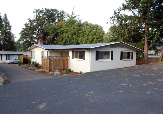 486-496 Ratcliff Dr SE in Salem, OR - Building Photo - Building Photo