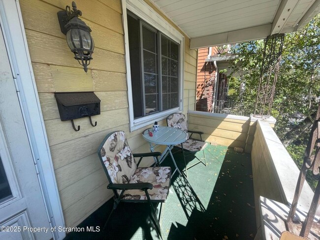 1031 Lincoln St, Unit 1033 in Dickson City, PA - Foto de edificio - Building Photo