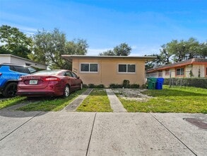 1460 NW 52nd St in Miami, FL - Building Photo - Building Photo