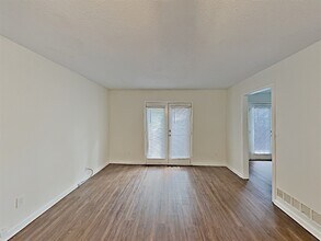 2275 Loren Falls Ct in Marietta, GA - Foto de edificio - Building Photo