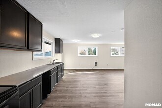 7105 166th Ave E in Sumner, WA - Foto de edificio - Building Photo