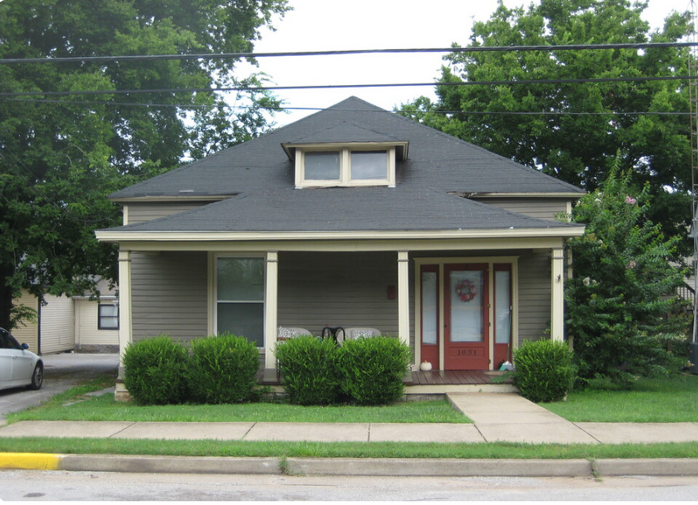 1031 Elm St in Bowling Green, KY - Foto de edificio