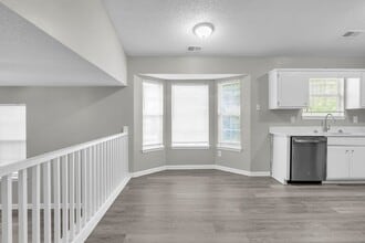 1374 Misty Ridge Ct in Hampton, GA - Building Photo - Building Photo