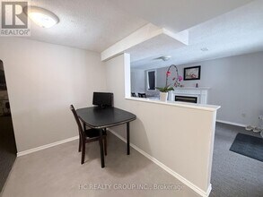 17 Cawker Ct in Whitby, ON - Building Photo - Building Photo