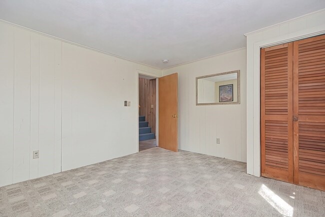 18 Bungalow Rd, Unit 2