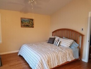 66 Lake Dr in Shutesbury, MA - Foto de edificio - Building Photo