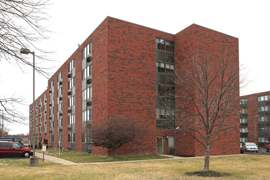 American Village Apartments in Louisville, KY - Building Photo