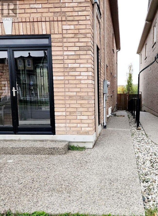 1299 Laurier Ave in Milton, ON - Building Photo - Building Photo