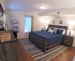17 Racquet Club Rd, Unit Courtside Condos in Asheville, NC - Building Photo