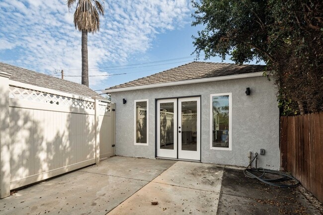 1964 S Point View St in Los Angeles, CA - Building Photo - Building Photo
