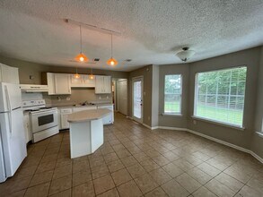 7472 Creekside Dr in Olive Branch, MS - Foto de edificio - Building Photo