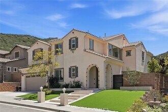 24364 Clear Creek Pl in Los Angeles, CA - Foto de edificio - Building Photo