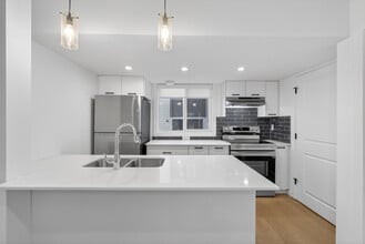 7035 Fane Rd in Edmonton, AB - Building Photo - Building Photo