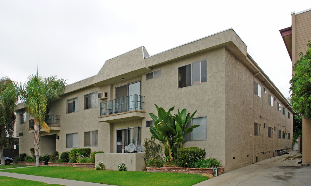 3736 Watseka Ave in Los Angeles, CA - Foto de edificio